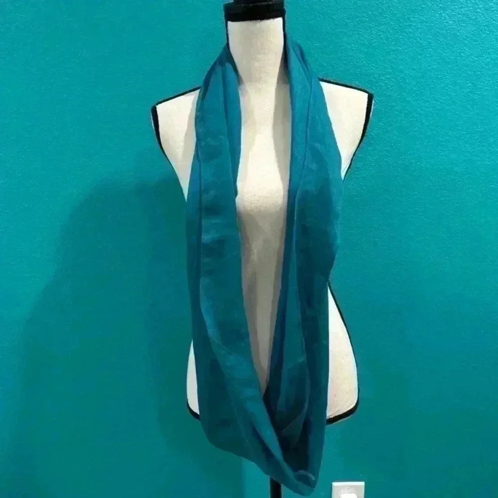 Blue infinity scarf - Picture 2 of 2